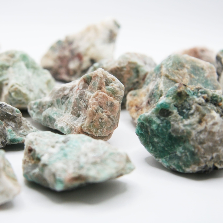 Amazonit surowy – naturalne bryły o wyjątkowym kolorze