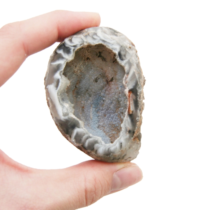 Geoda agatowa – naturalny przekrój ukazujący strukturę minerału