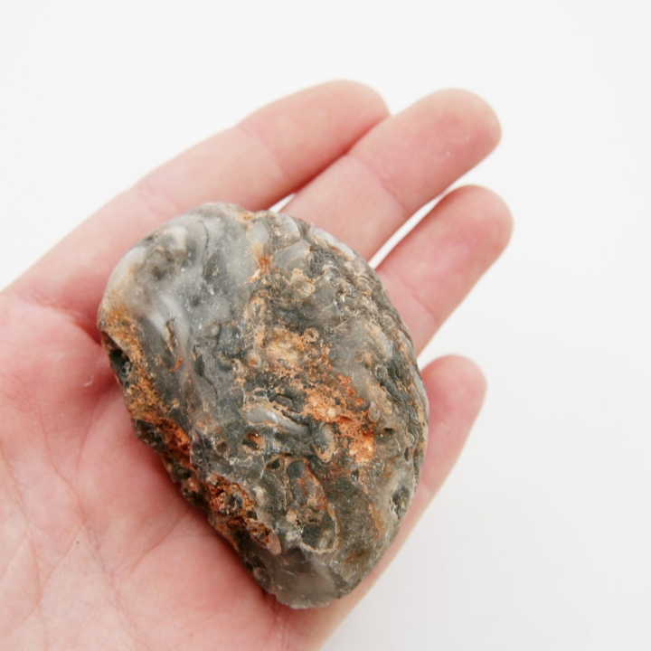 Agat geoda – naturalna formacja minerału z widoczną strukturą