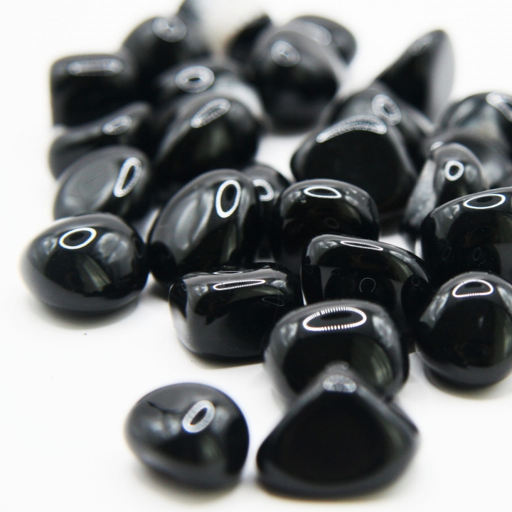 Polerowany czarny onyks - naturalne kamienie