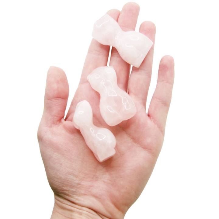 Figurka kobiecego ciała – rzeźba wykonana z kwarcu różowego