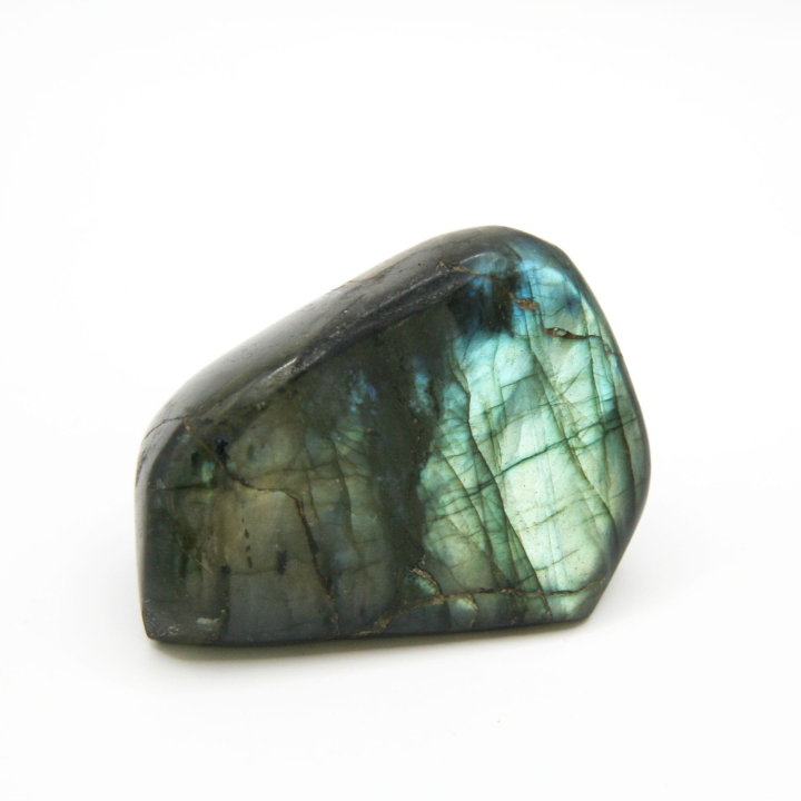 Labradoryt polerowany – stojąca forma ozdobna z iryzującymi refleksami