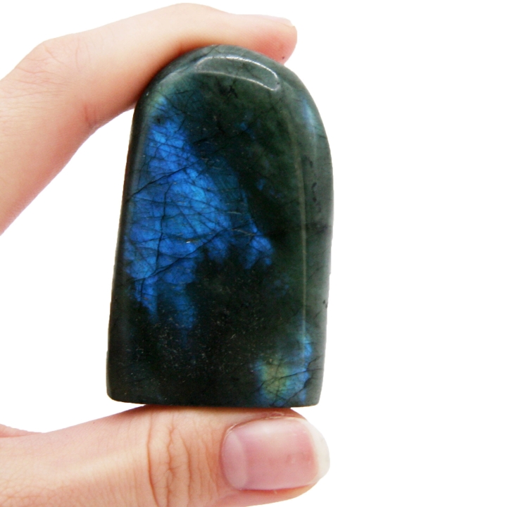 Labradoryt ozdobna forma – polerowany minerał o wielobarwnym połysku