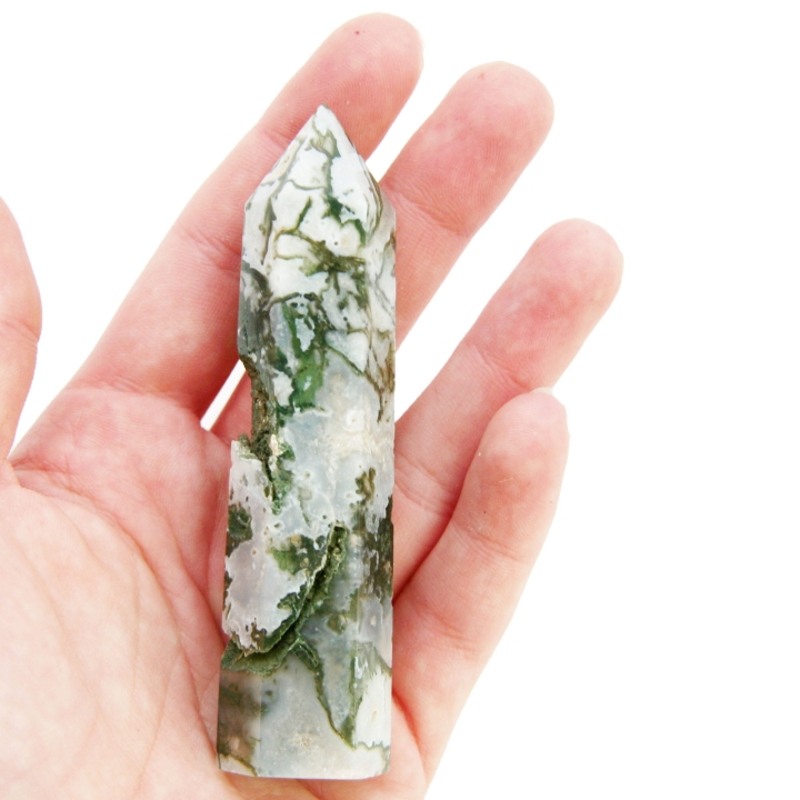 Obelisk z agatu mszystego – unikalny kamień o organicznych wzorach