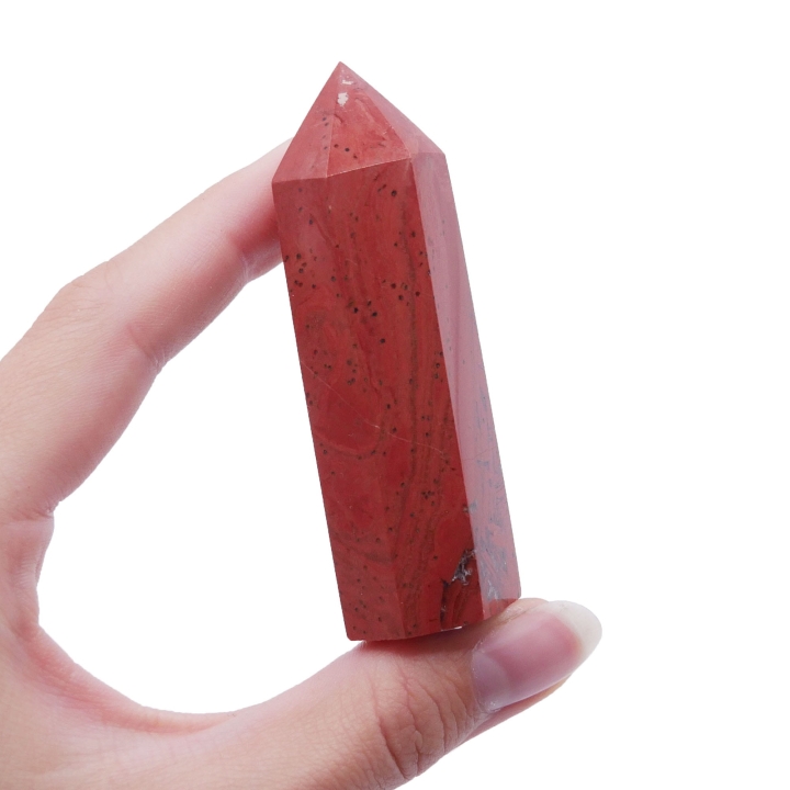 Obelisk z czerwonego jaspisu - polerowany kamień naturalny.