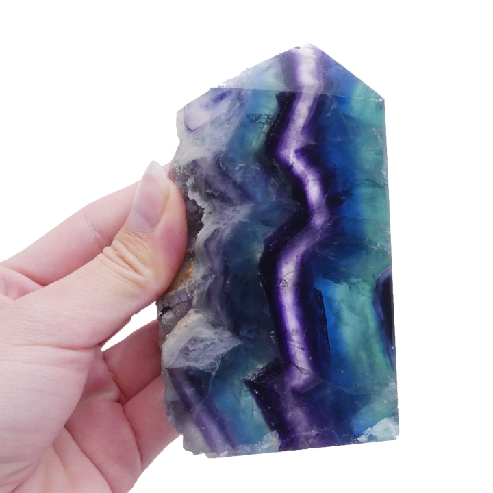 Unikatowa, barwna ozdoba z naturalnego fluorytu, oszlifowana w formę stojącą.