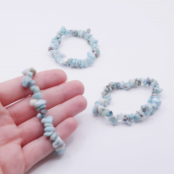 Naturalna biżuteria z kamieni – bransoletka z amazonitu na gumce.