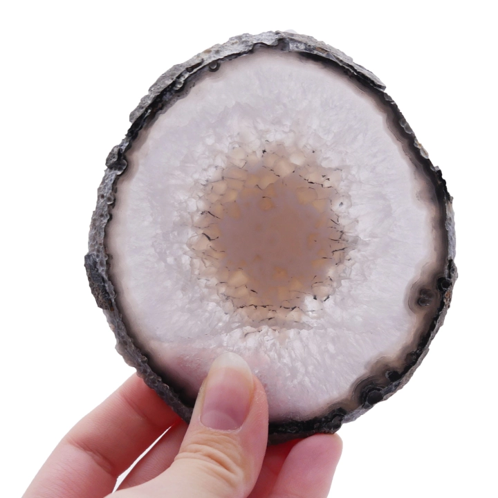 Plaster agatu czarny – polerowany kamień o warstwowej strukturze