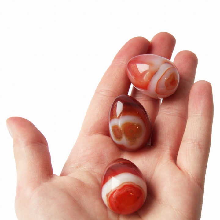 Jajka z polerowanego, naturalnego agatu.