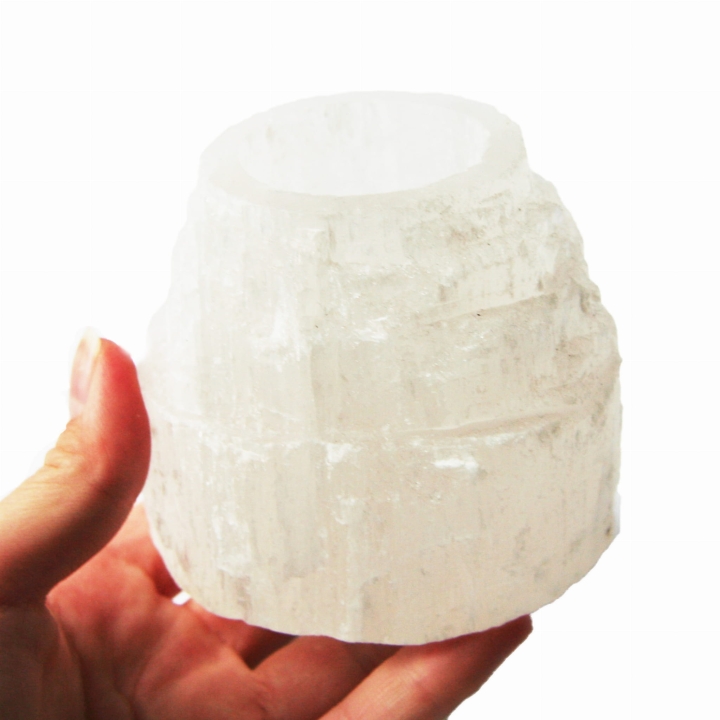 Świecznik na tealight  w kształcie góry wykonany z selenitu.
