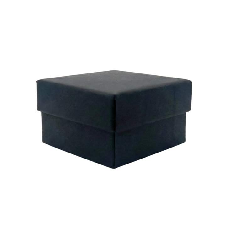 Czarne matowe pudełko jubilerskie 5x5x3 cm zamknięte