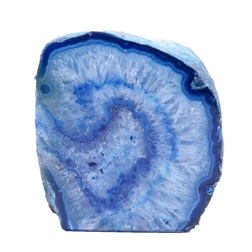 Niebieski świecznik na tealight z naturalnego agatu z polerowanym frontem na białym tle.