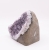 Boczny profil ametystu nr 017 ukazujący przejście od matowej skały do fioletowych kryształów.