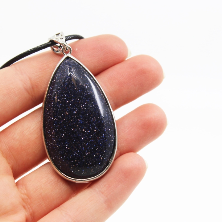 Wisiorek z nocą Kairu.