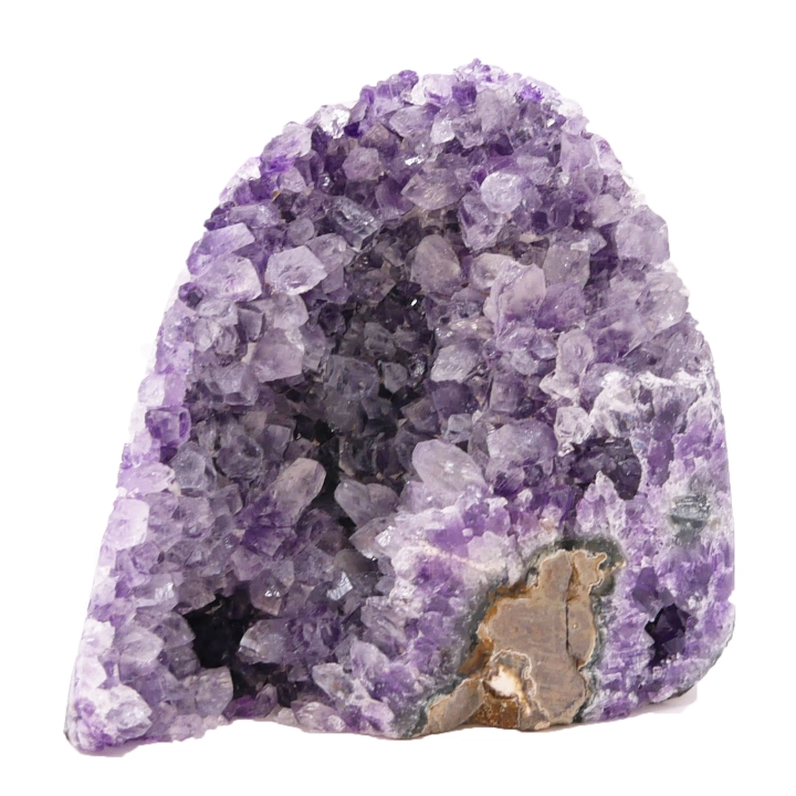 Szczotka krystaliczna ametystu nr 018 – widok od frontu na naturalne skupisko fioletowych kryształów.