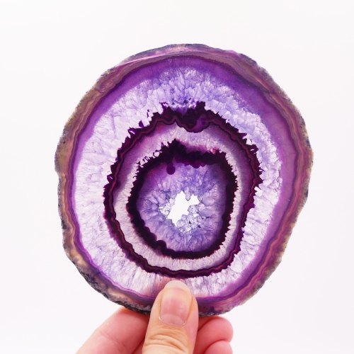 Plaster agatu fioletowy – naturalny i oszlifowany kamień o efektownej strukturze