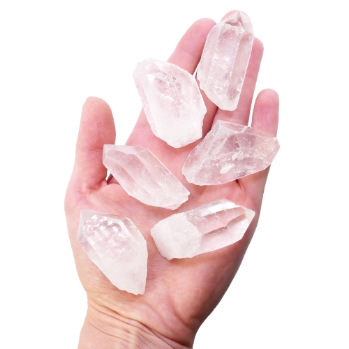 Naturalny szpic kryształu górskiego 40-50 mm – surowy monokryształ o wysokiej przejrzystości.