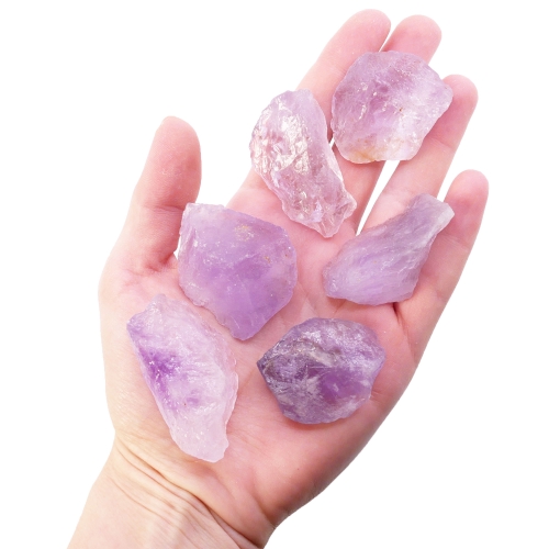 Surowa bryłka ametystu 30-40 mm – naturalny fioletowy kwarc o krystalicznej strukturze.