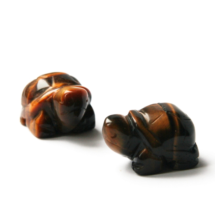 Wykonane z tygrysiego oka figurki żółwi - idealne dla kolekcjonerów i dekoratorów.