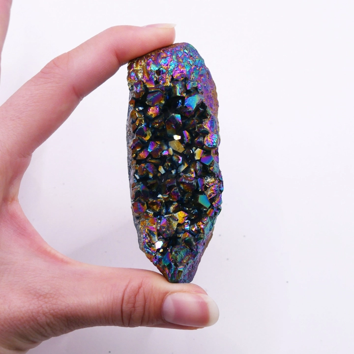 Szczotka ametystowa z powłoką tytanową nr 016 – widok na gęstą strukturę drobnych kryształów o wysokim połysku.