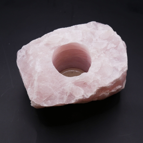 Świecznik z surowego kwarcu różowego – naturalna, różowa bryła z otworem na tealight.