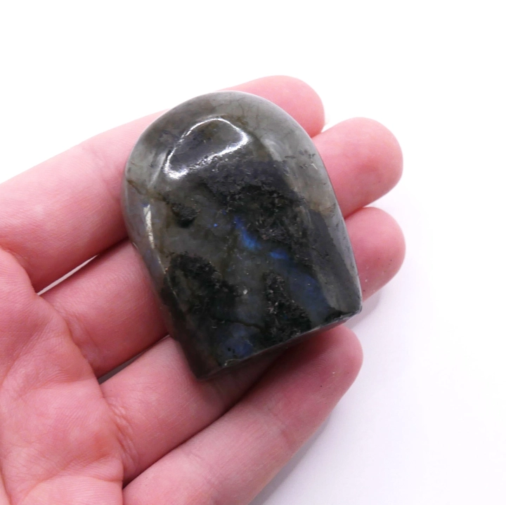 Naturalny labradoryt – polerowana bryła w formie ozdobnej