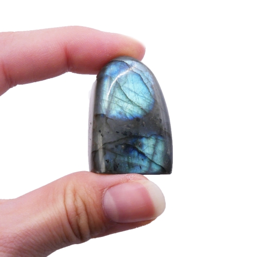 Labradoryt stojąca forma ozdobna nr 019 – polerowana bryła freeform z płasko ściętą podstawą.