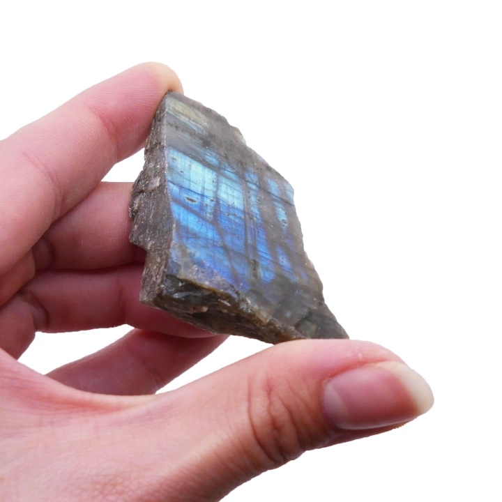 Labradoryt surowy cięty jednostronnie polerowany nr 085 – surowa bryła z lśniącym, barwnym licem.