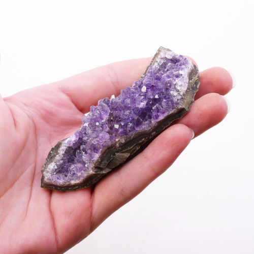 Naturalna szczotka krystaliczna ametystu.