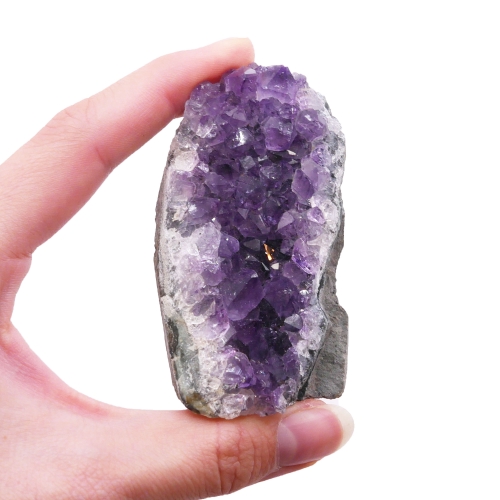 Ametyst w postaci szczotki krystalicznej.