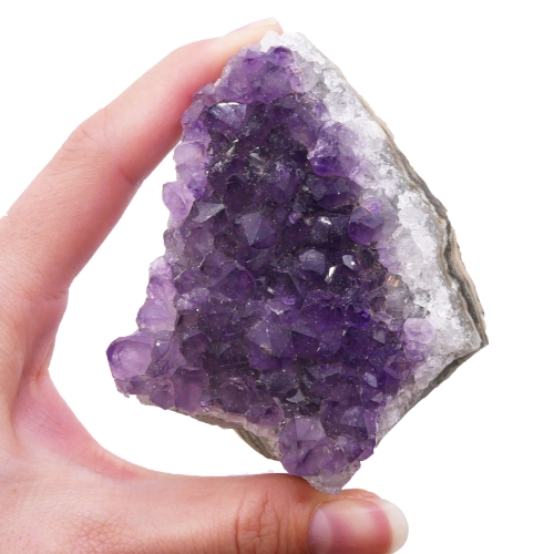 Klaster ametystowy jako piękna, naturalna dekoracja do domu.