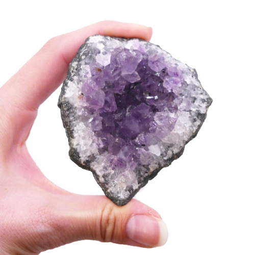 Surowa szczotka ametystu – naturalne kryształy o fioletowym odcieniu