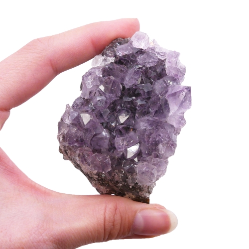 Detal szczotki ametystowej – widoczne pojedyncze kryształy i ich naturalny połysk.