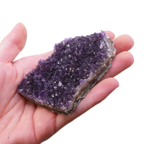 Ametyst szczotka krystaliczna nr 046 – gęsta grupa fioletowych kryształów o naturalnym, geometrycznym kształcie.