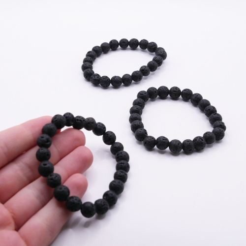 Zbliżenie na strukturę lawy wulkanicznej – widoczne naturalne pory i matowe wykończenie kamienia.