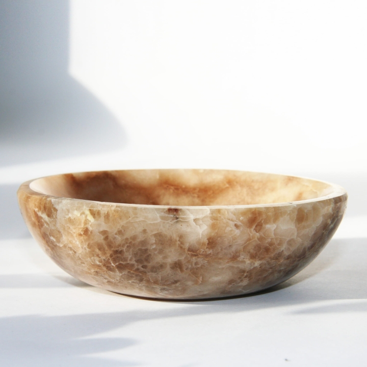 Kamienne misy dla kolekcjonerów i dekoratorów.