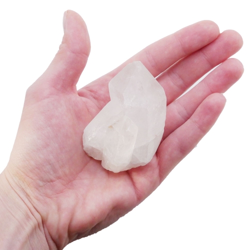 Szczotka z kryształu górskiego – bezbarwny, naturalny minerał oczyszczający o szklistym połysku.