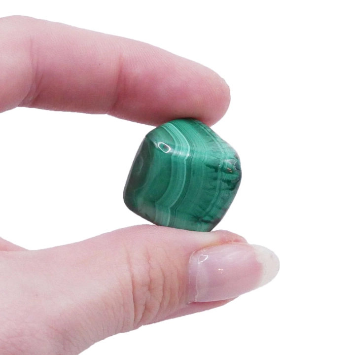 Zielony malachit otoczak nr 017 – gładki, polerowany amulet wspierający życiową transformację i czakrę serca.