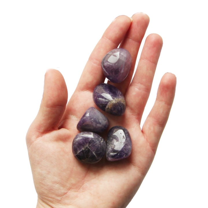 Polerowany ametyst o średnicy 30 mm - kamienie dla kolekcjonerów.