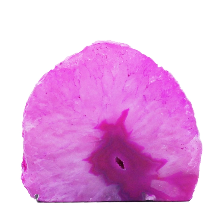Różowy świecznik na tealight z naturalnego agatu z polerowanym frontem na białym tle.