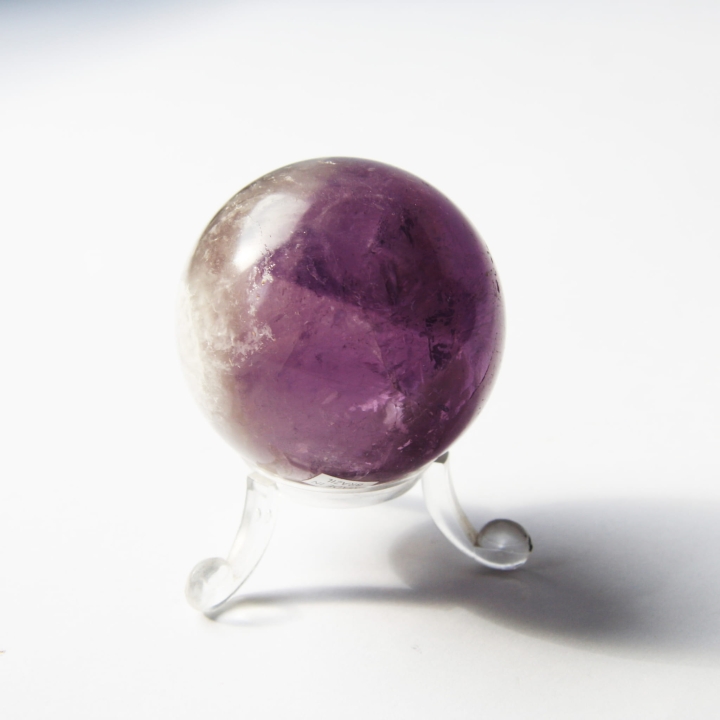 Kulka z ametystu dla miłośników i kolekcjonerów kamieni szlachetnych.