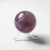 Wypolerowany w kształt kuli naturalny ametyst.