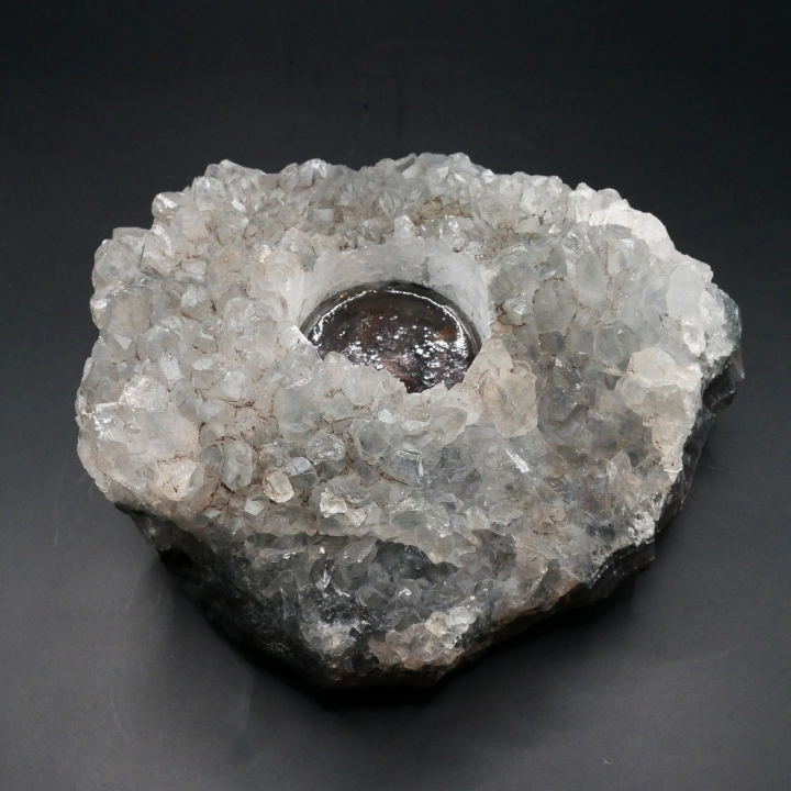 Świecznik ze szczotki krystalicznej nr 011 – naturalny kryształ górski z otworem na tealight.