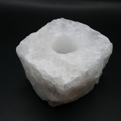 Naturalny świecznik z surowego kryształu górskiego – bryła kwarcu z otworem na tealight.