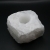 Gniazdo na tealight w bryle kryształu górskiego – precyzyjnie wykonany otwór w naturalnym minerale.