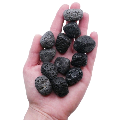 Lawa wulkaniczna polerowany otoczak 25-30 mm – czarny, wygładzony kamień z naturalnymi porami.