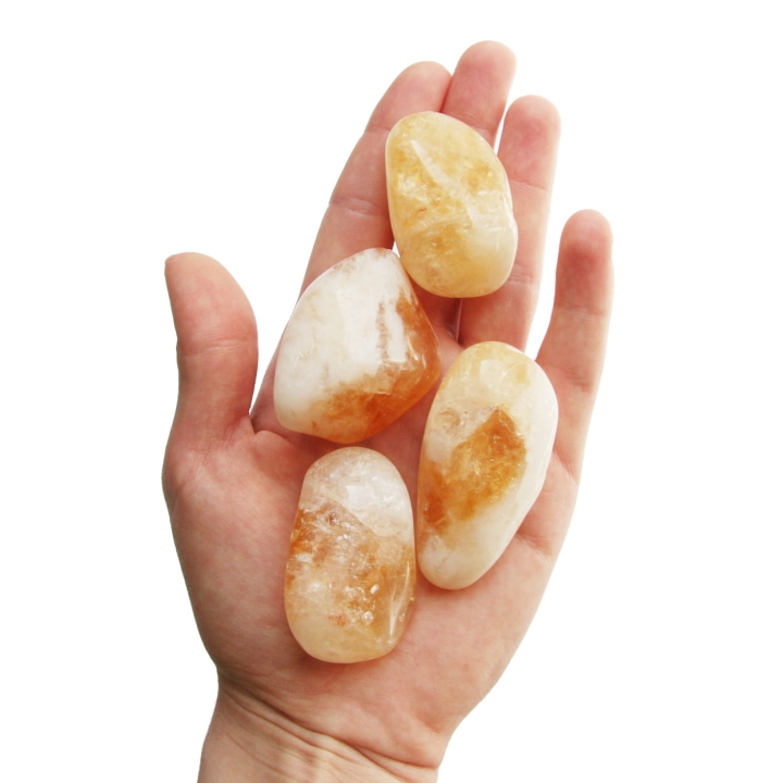 Polerowane kamienie cytrynu o średnicy 55 mm.