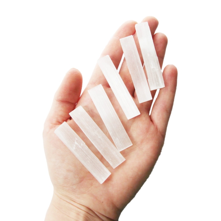 Płytka/stick z surowego selenitu o wysokości 55 mm.