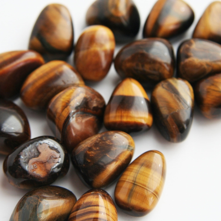 Tygrysie oko polerowane metodą bębnową - dla kolekcjonerów kamieni.