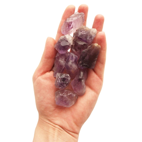 Surowe bryłki ametystu o średnicy 30 mm.